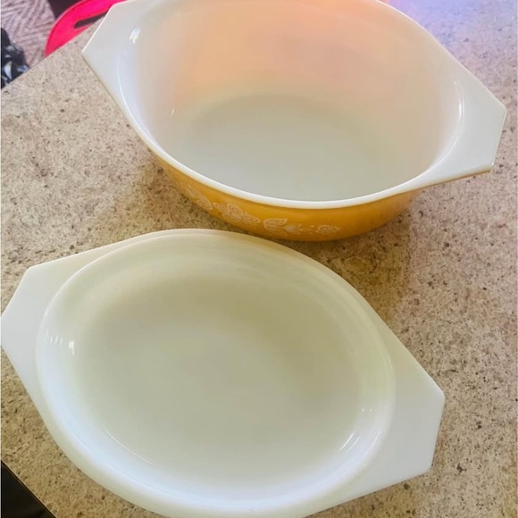 Pyrex Butterfly Gold Baking Dish - Picture 5 of 6